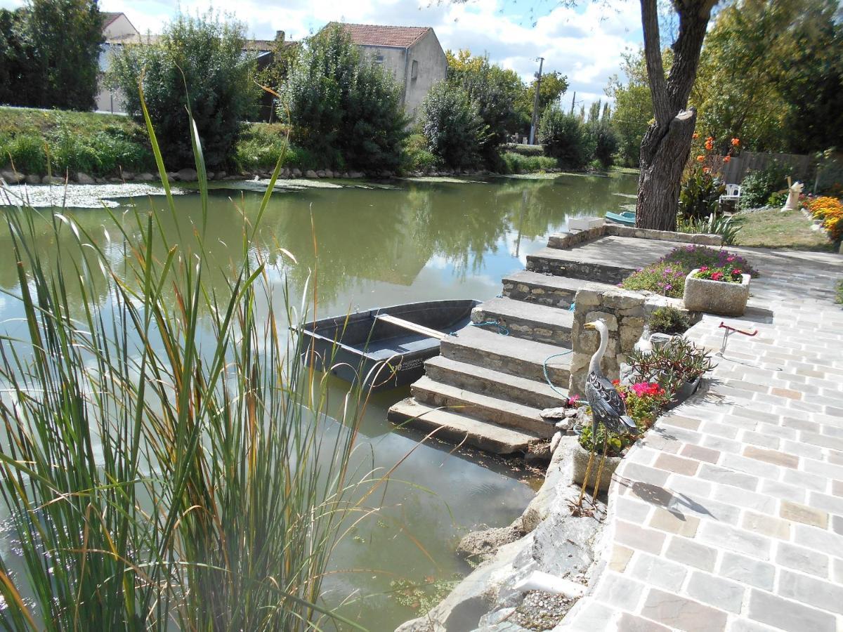 Marais Poitevin Bord Riviere Peche ,Barque, Velos, Wifi, Linge, Cheminee, Cuisine, Terrain De Boules La Taillee Екстериор снимка