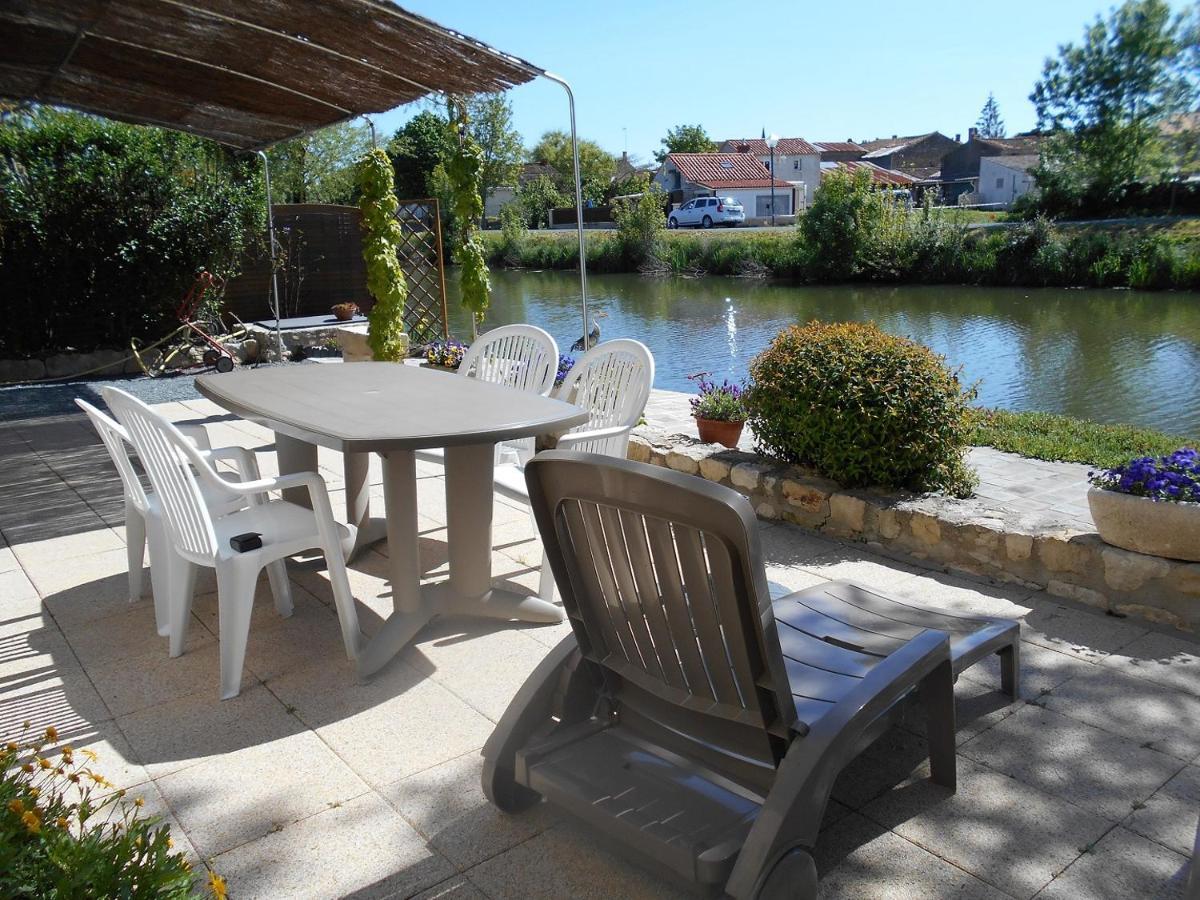 Marais Poitevin Bord Riviere Peche ,Barque, Velos, Wifi, Linge, Cheminee, Cuisine, Terrain De Boules La Taillee Екстериор снимка
