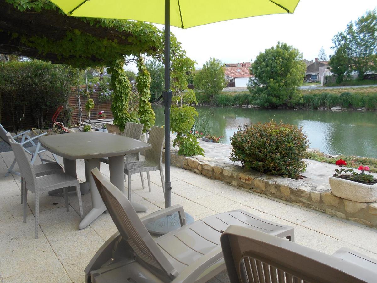 Marais Poitevin Bord Riviere Peche ,Barque, Velos, Wifi, Linge, Cheminee, Cuisine, Terrain De Boules La Taillee Екстериор снимка